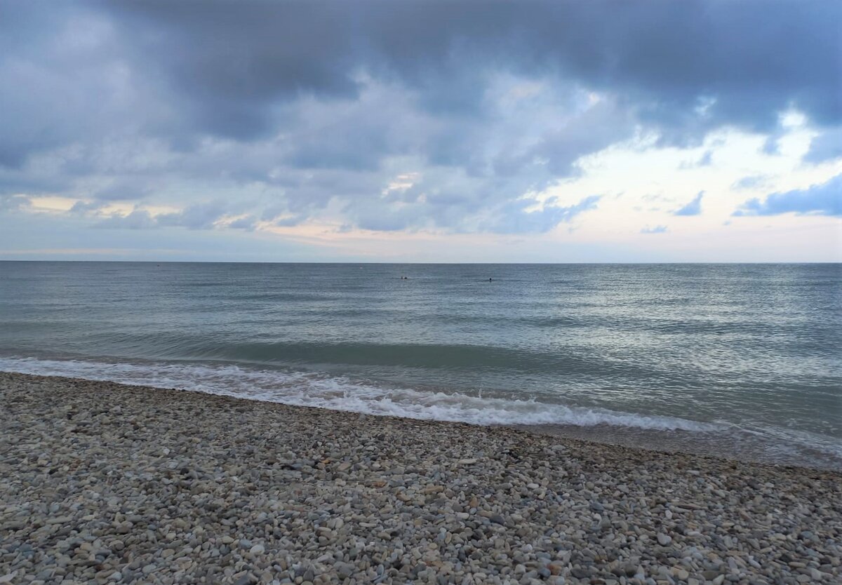 Берег, море, небо. Черноморское побережье, август 2023