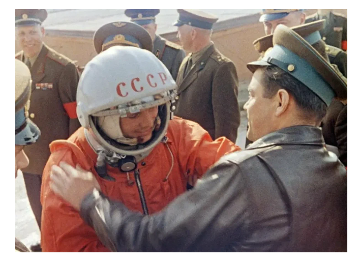 Гагарин возвращение из космоса скрин фото автора