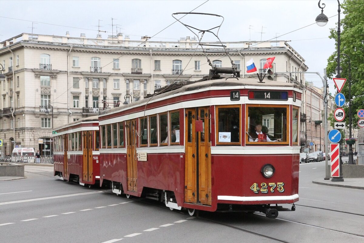 Например, по этому прототипу мог быть исполнен ретро-трамвай (Трамвай ЛМ-33)