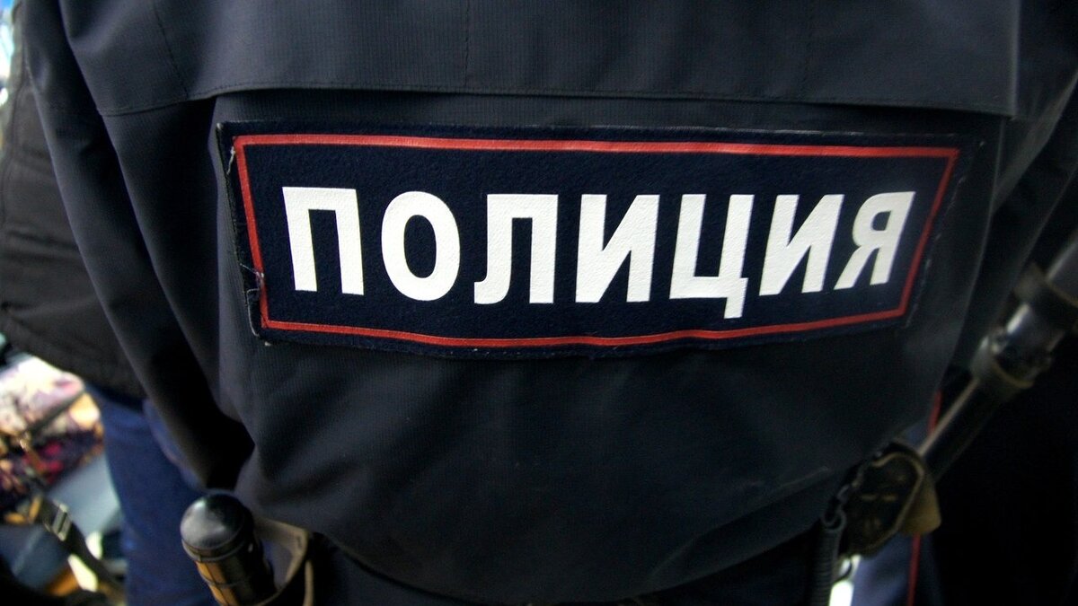     Полицейские задержали молодых наркодиллеров во Владивостоке прямо на съемной квартире. Операция проводилась при силовой поддержке отряда специального назначения «Гром».