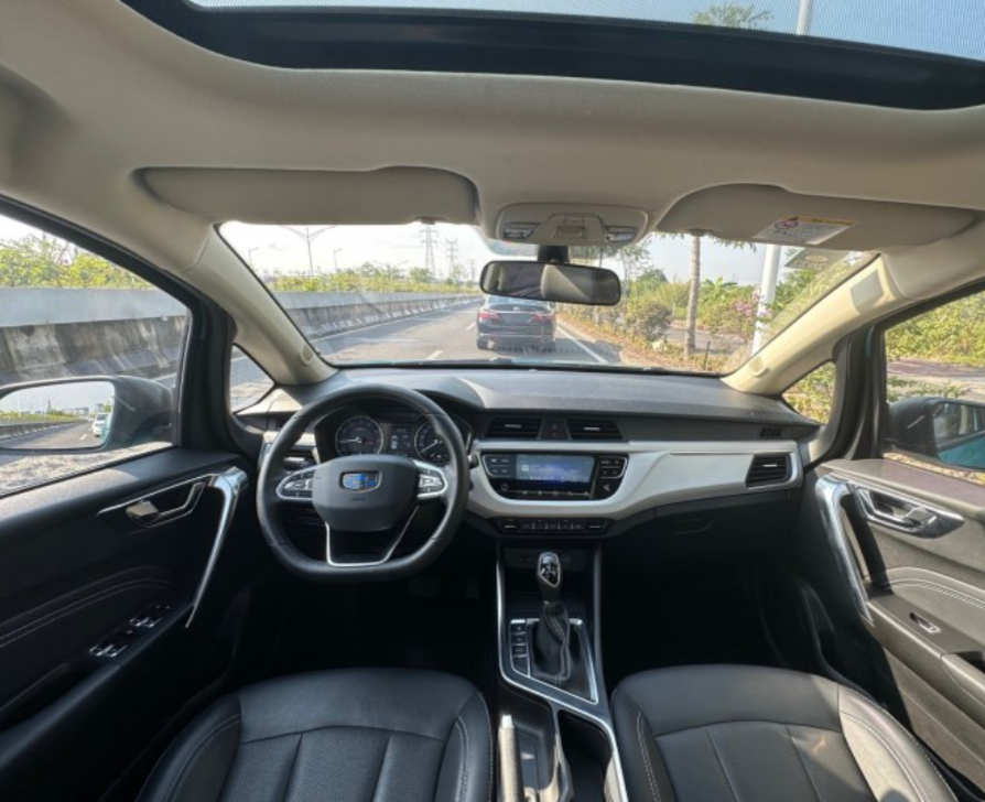 Фото салона, листайте.