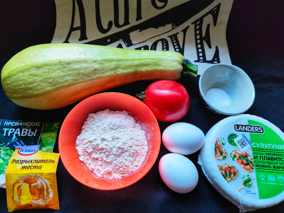 Все составляющие рецепта: кабачок, помидор, сыр и яйца - идеально сочетаются между собой.