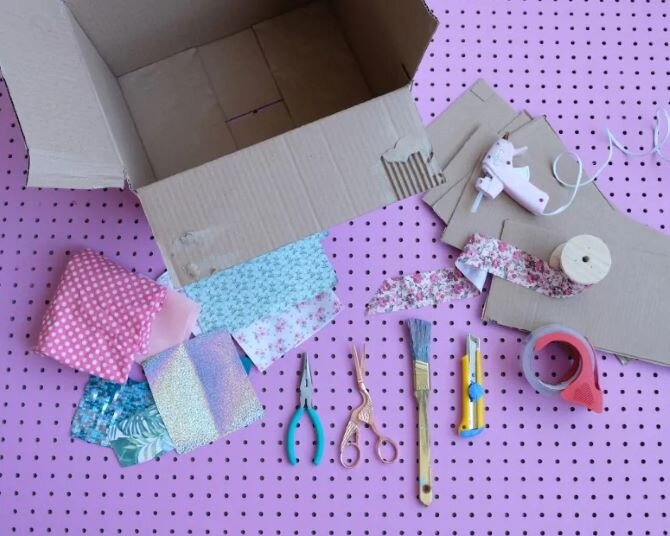 Своими руками: как создать кукольный домик с бассейном из обувных коробок