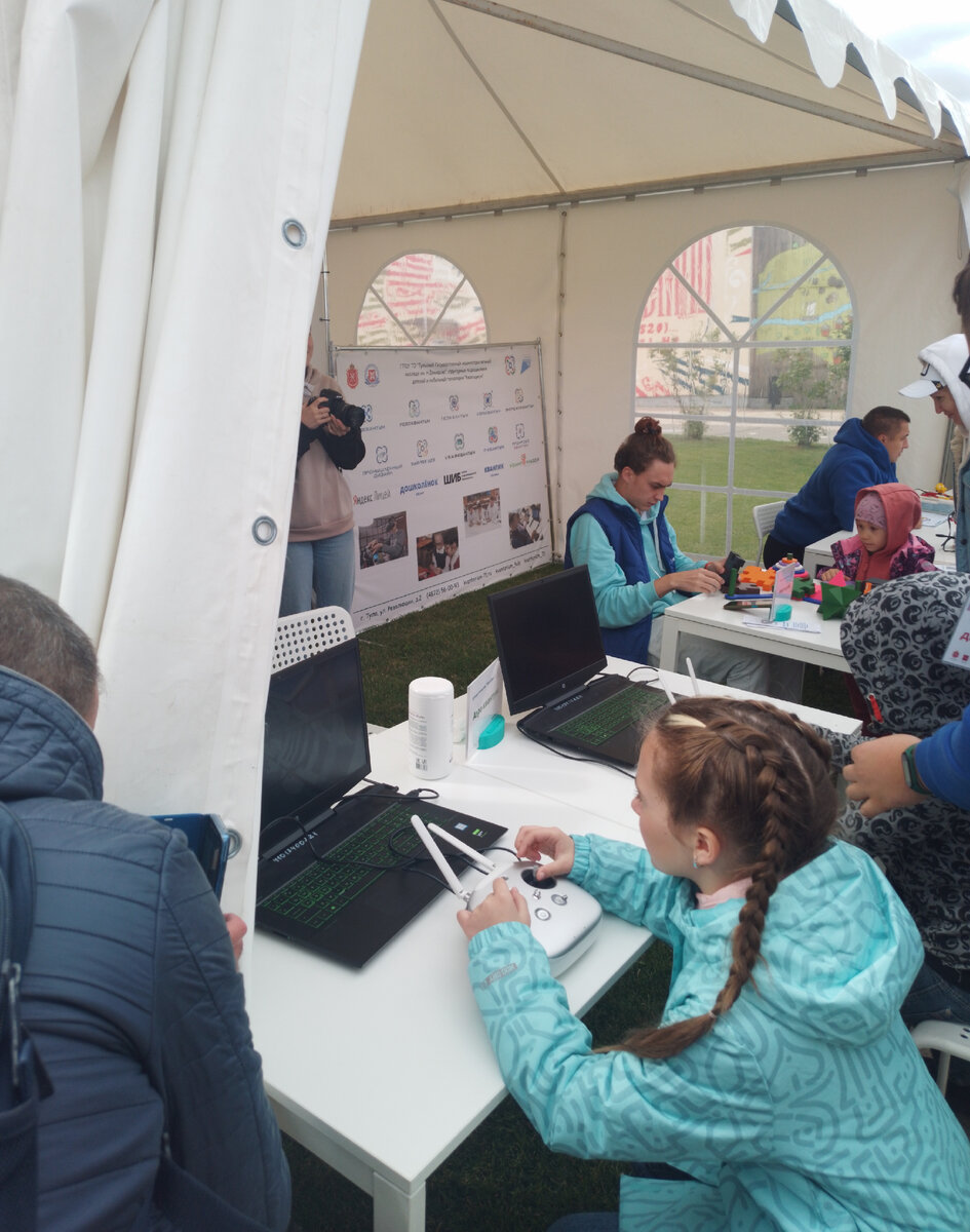 Нашему городу -877, но он  как всегда молод, красив, хорош собой, да ещё в в полном расцвете сил, радует своих жителей и гостей, историческими  памятниками, итересными музеями, замечательными...-22