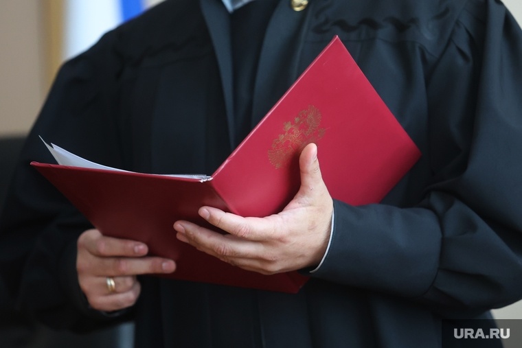    Суд приговорил виновную к трем годам лишения свободы условно