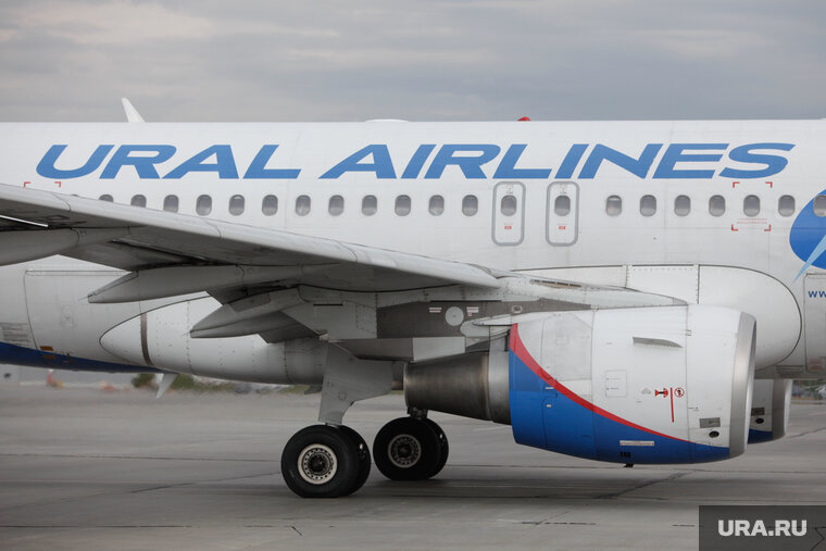    Самолет «Уральских авиалиний» долго не мог приземлиться