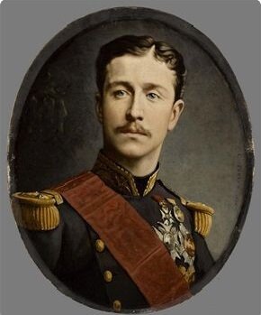  Наполеон IV Эже́н Луи Жан Жозеф Бонапарт (1856 -1879). Считается, что именно он стал прообразом Маленького принца из повести Антуана де Сент-Экзюпери.