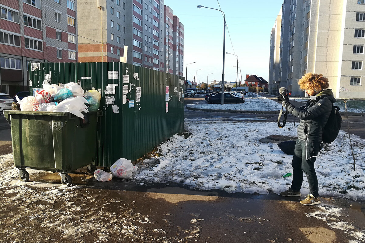 Варламов в поисках хорошего ракурса для своего контента