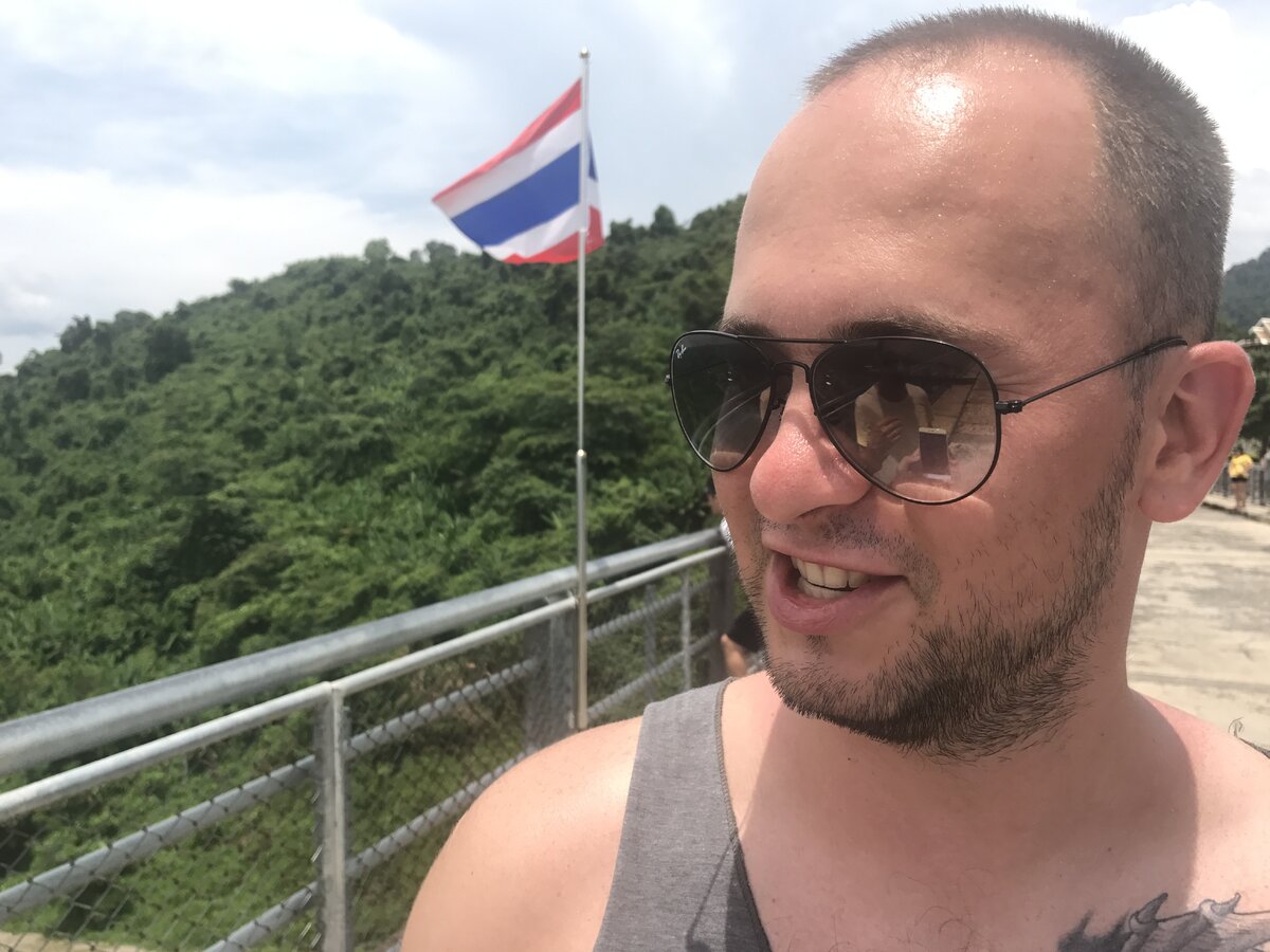 Твое лицо, когда поднялся на плотину Khun Dan Prakan Chon Dam