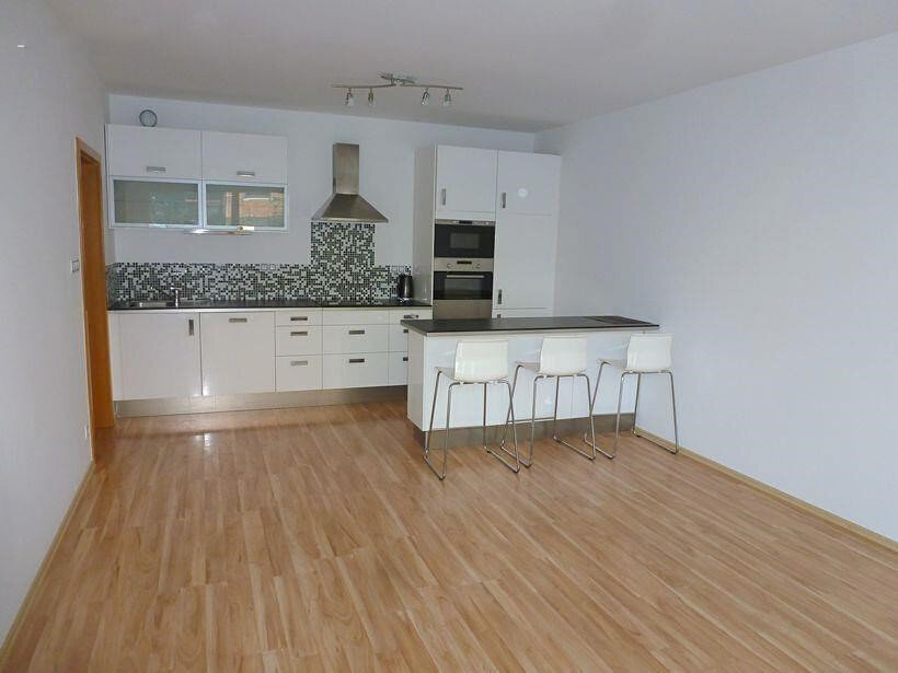 Источник: https://www.sreality.cz/detail/pronajem/byt/2+kk/praha-cast-obce-velka-chuchle-ulice-mrkosova/486800988#img=6&fullscreen=false