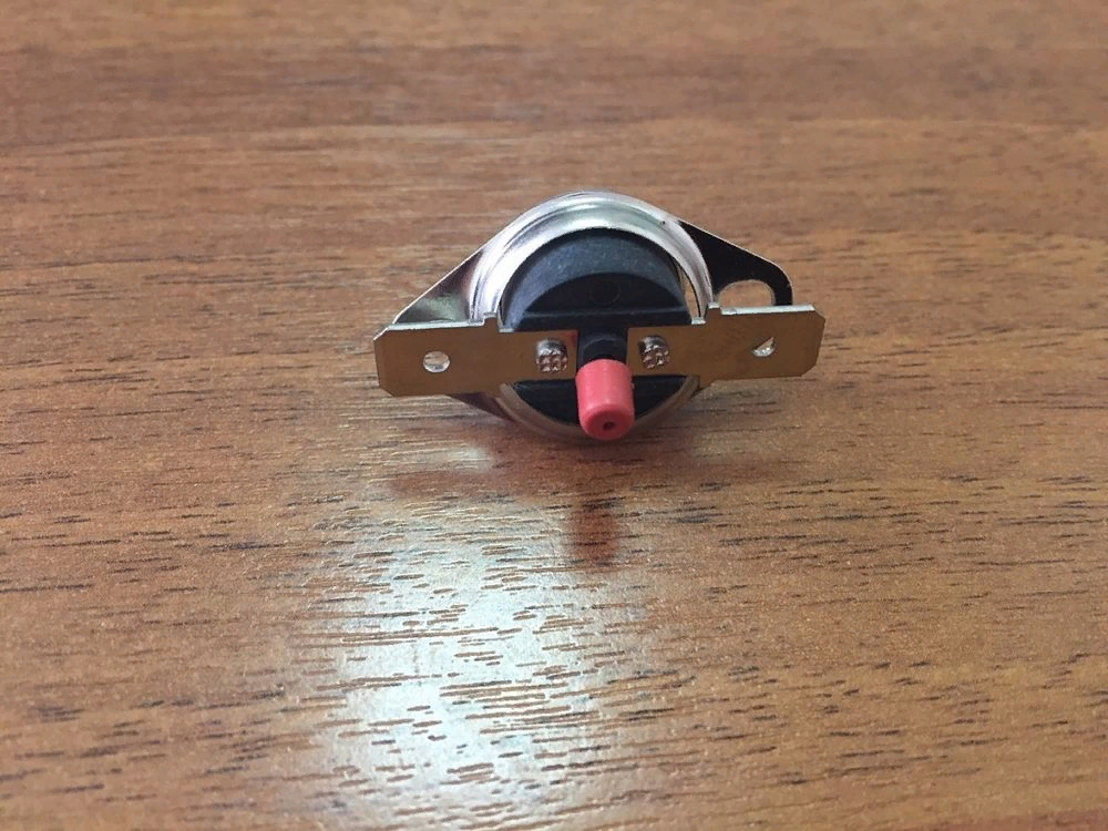 Термоконтакт с кнопкой.