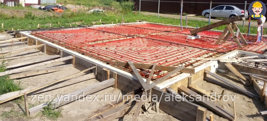 Плита УШП перед заливкой. Лоток можно было и подлиньше сделать.