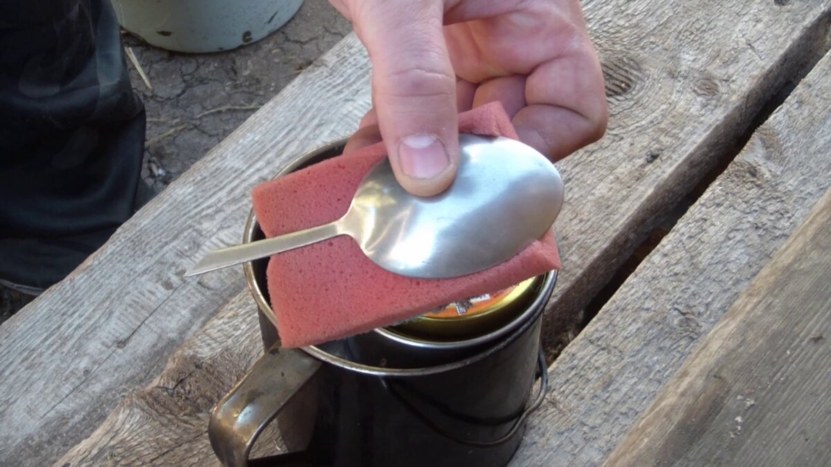 "Лошило" легко влезает в кружку-котелок