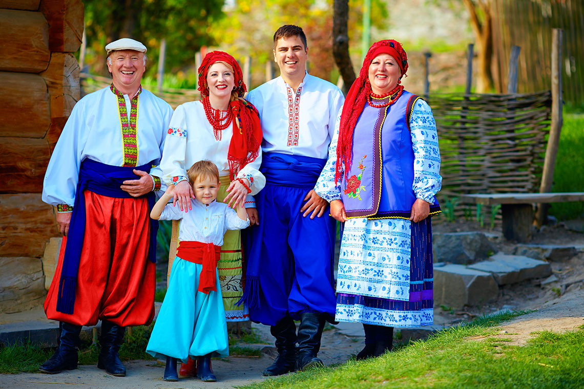 Чудо-мастерская: Как сделать украинский костюм своими руками за одну ночь