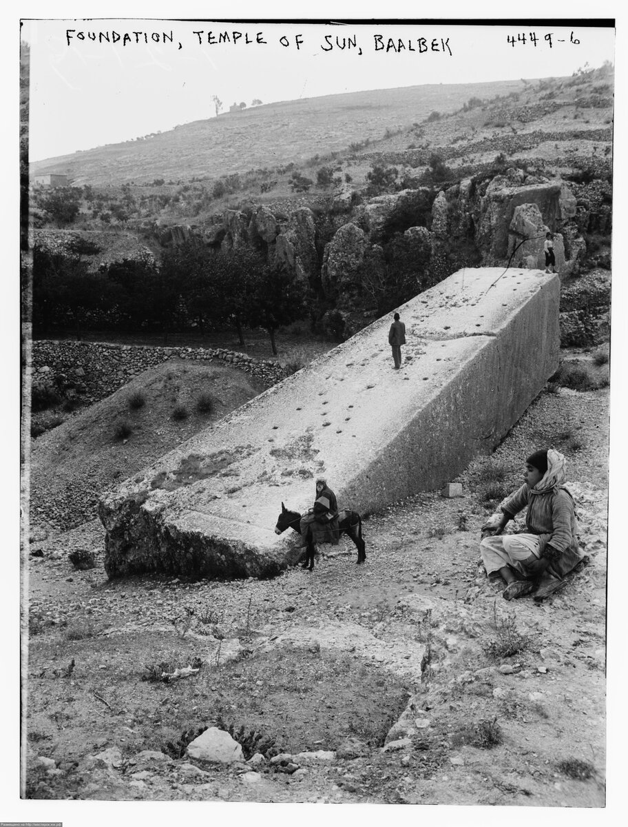 На данном изображении камень до 1000 тонн массой.