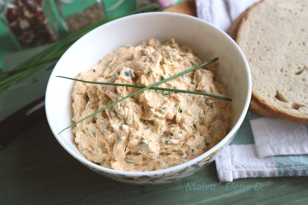 Автор картинки указан в правом нижнем углу