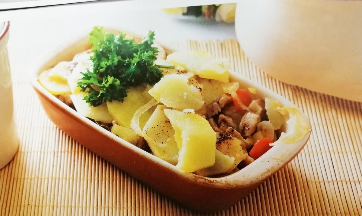 Запеченный картофель с мясом. 