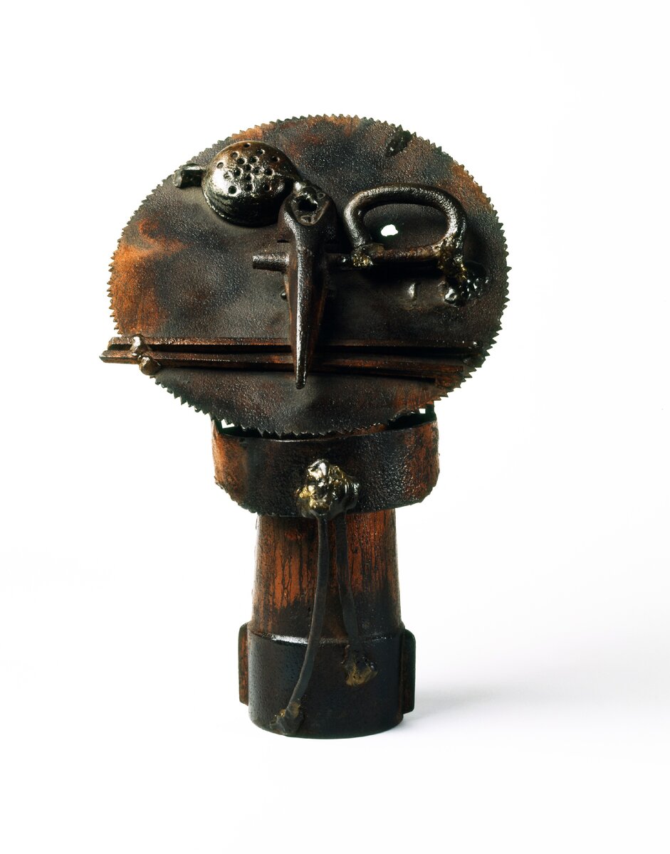 Дэвид Смит "Голова-пила" (1933 г.) - бронза, окрашенное железо - 47 х 30.5 х 21 см. - Собрание поместья Дэвида Смита, Нью-Йорк, Нью-Йорк, США