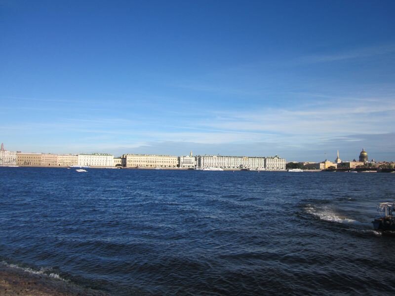 Вид на Дворцовую набережную с Заячьего острова