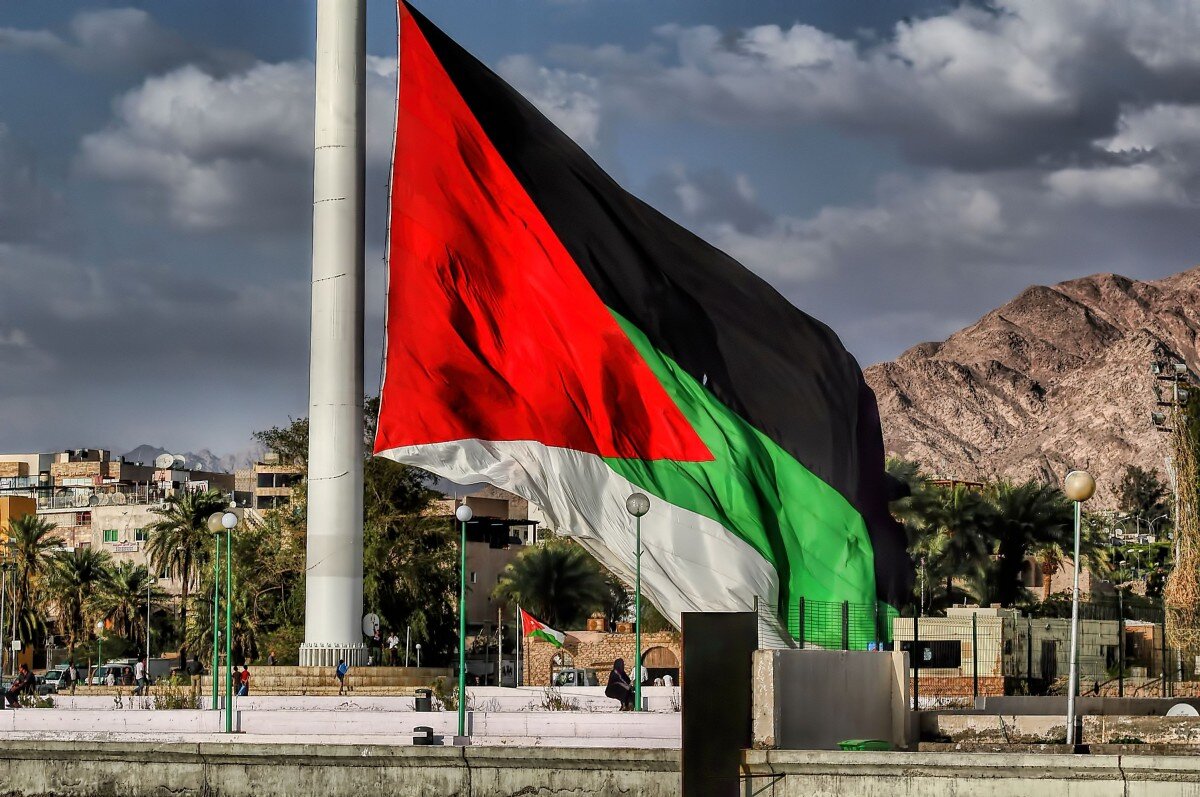 Флаг Иордании в Акабе