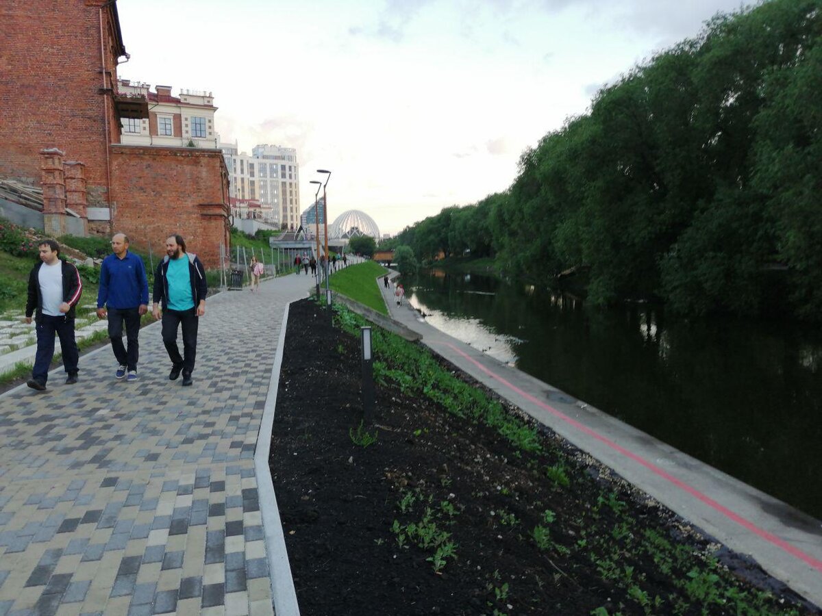 Набережная в Екатеринбурге. Фото: Никита Грачев