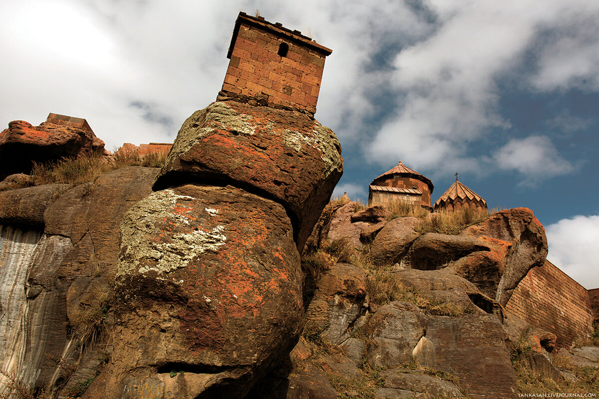 великая армения площадь территории. монастырь дзор дзор иран hd. ереван хор вирап. музей хачкаров армения. армения это страна или республика.