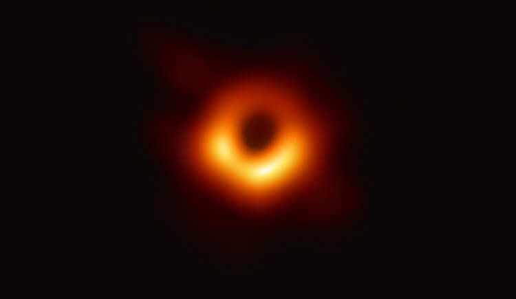 
Первая реальная фотография Чёрной дыры