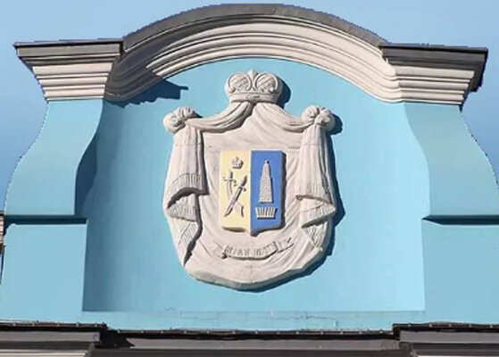 Герб на фасаде "дома Черткова".  