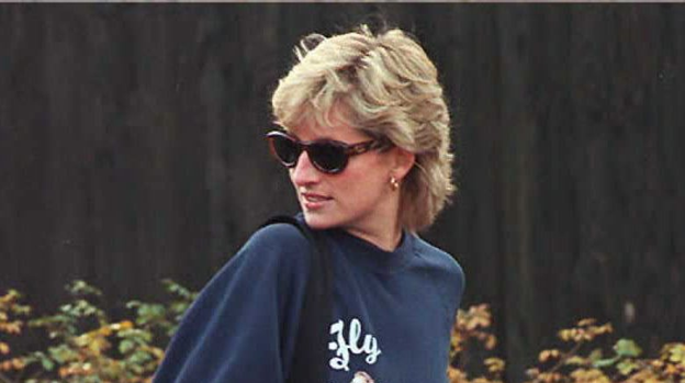 Источник: http://images4.fanpop.com/image/photos/21200000/diana-princess-diana-21243909-389-698.jpg.