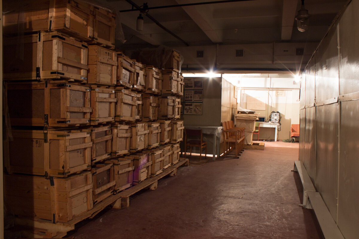 маркировка противогаза гп-7. деревянные ящики на складе. противогаз эо 20 пбф. запас противогазов. запас противогазов.