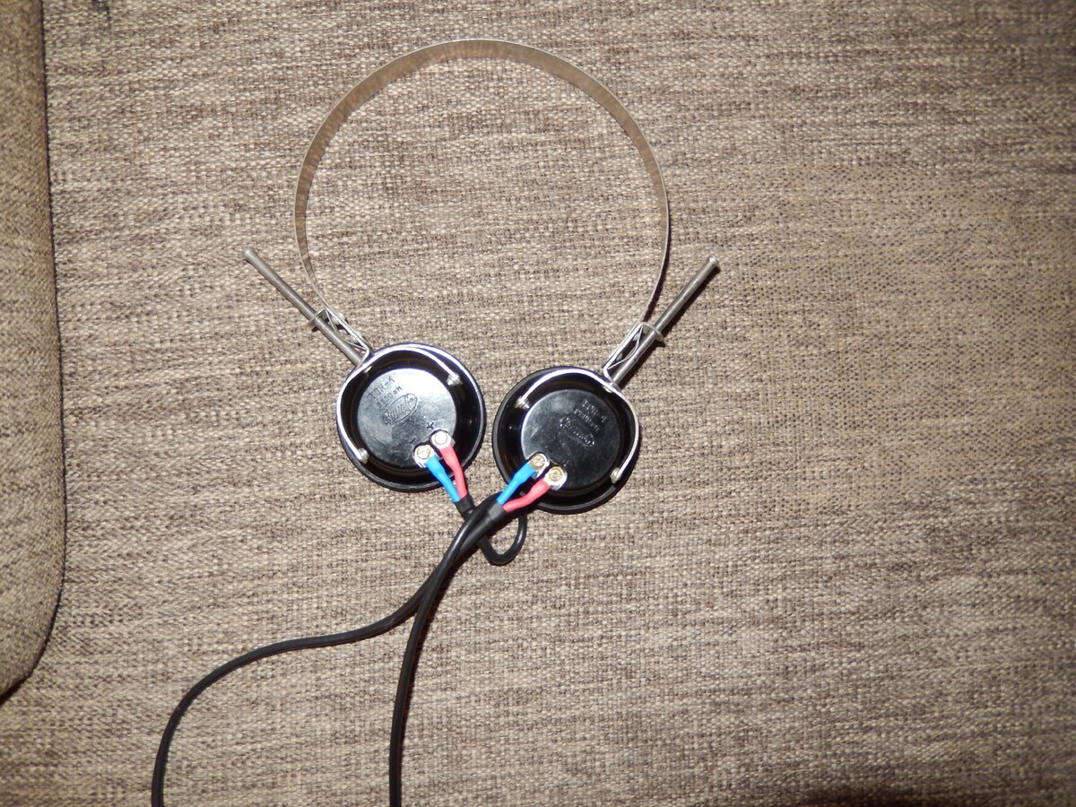 Электромагнитные наушники с капсюлями ТОН-1 2200 Ом, 1960 г.в.