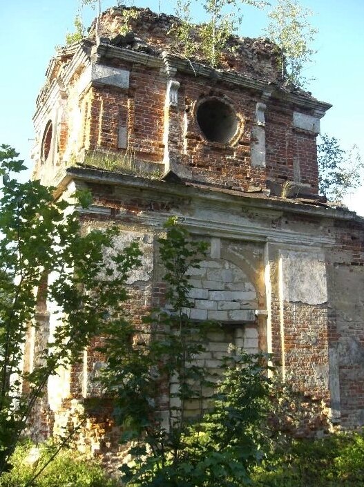 Церковь Рождества Богородицы. Деревня Гульнево. 2007 год. Автор: Владислав Зарецкий. Источник: https://sobory.ru/photo/32568