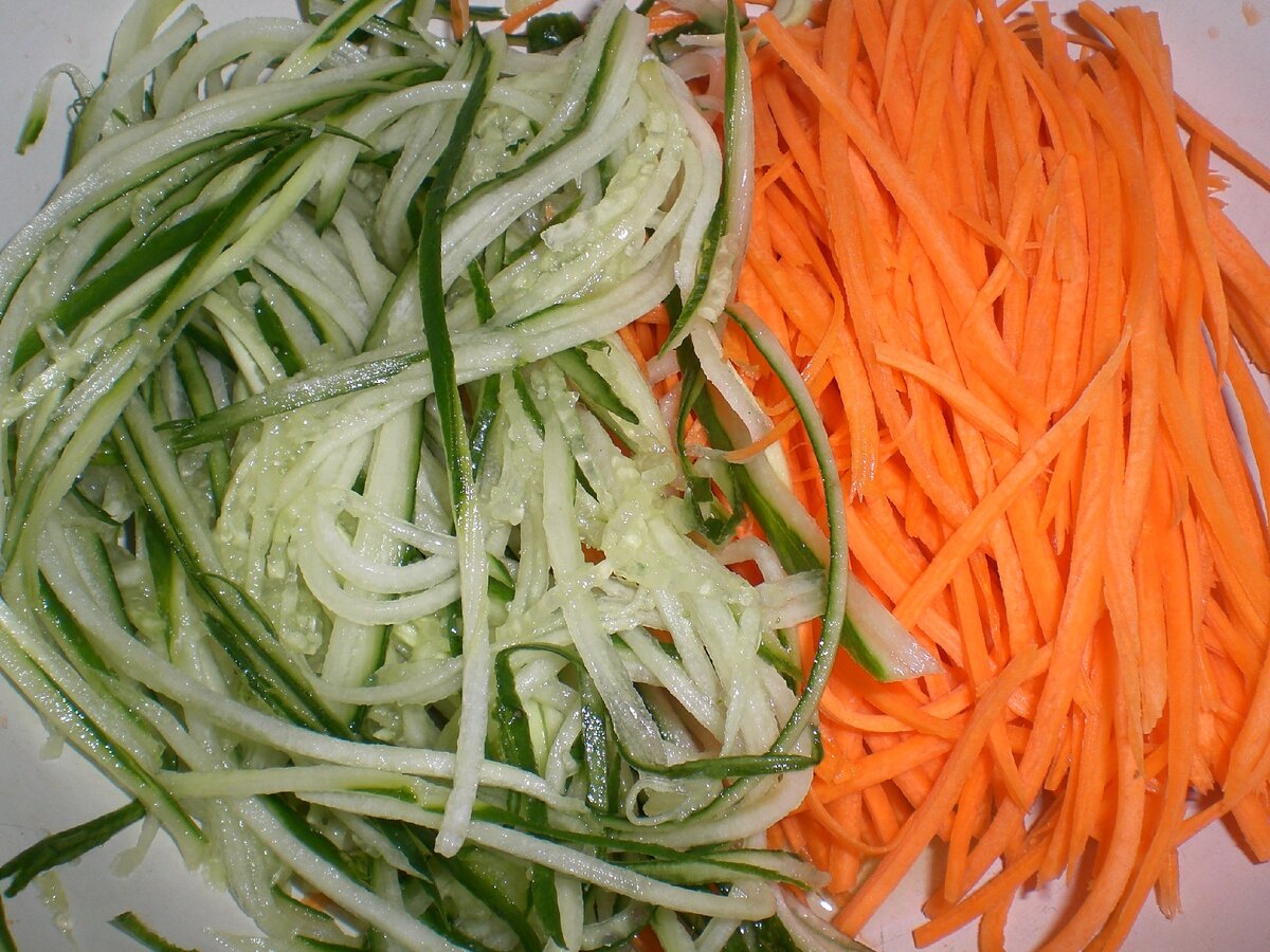 Такой салатик не стыдно подать даже на новогодний стол