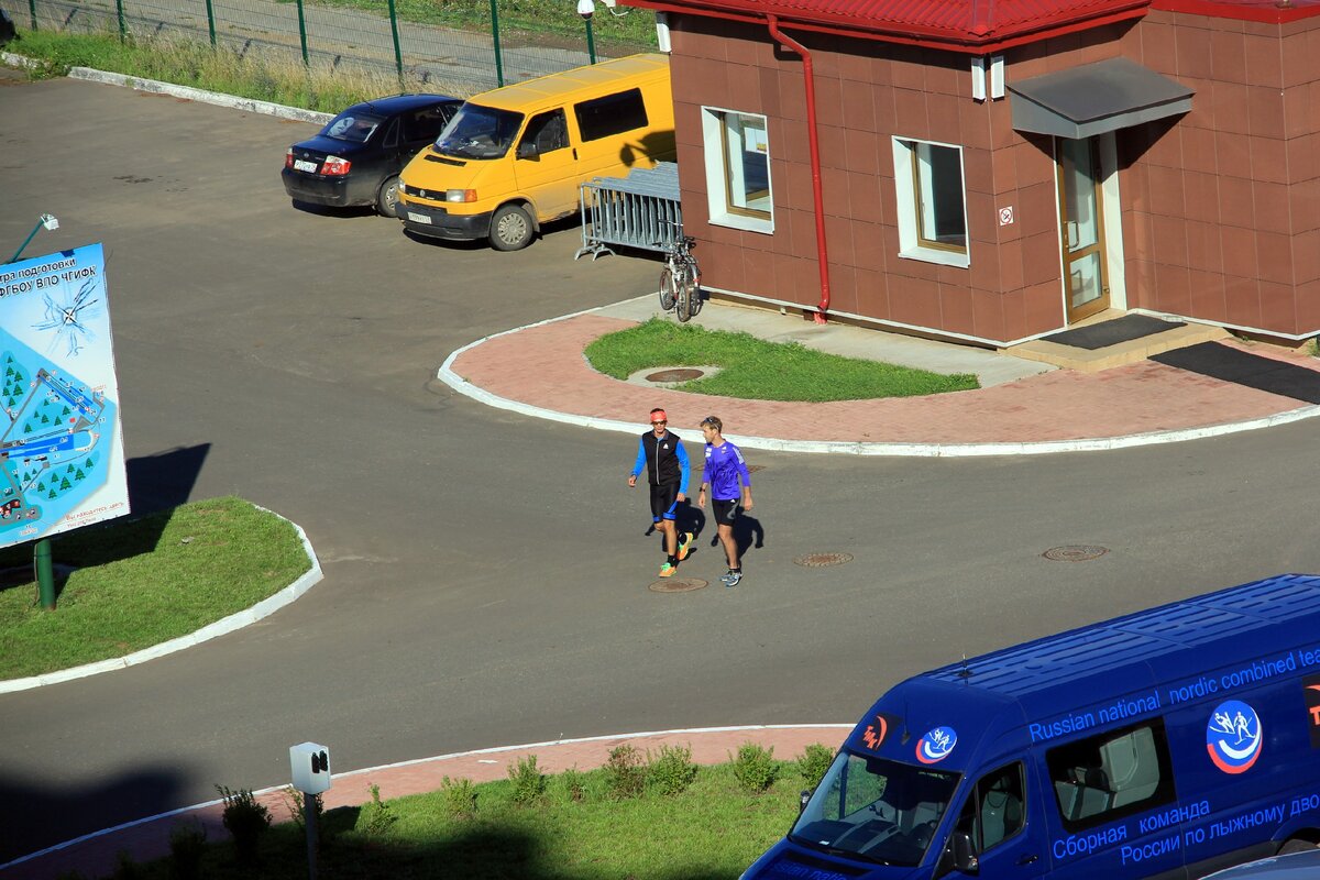 "О, смотри, да это же Малышко! Блин, а круто камера всё-таки приближает!" или коротко о восторгах 13-летних девочек