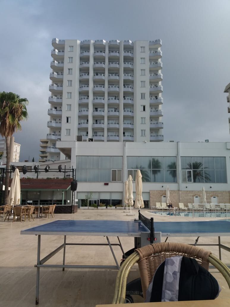 Вид на отель с территории