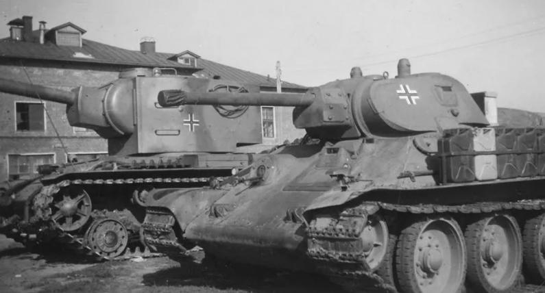 Захваченные немцами Т-34 и КВ-2