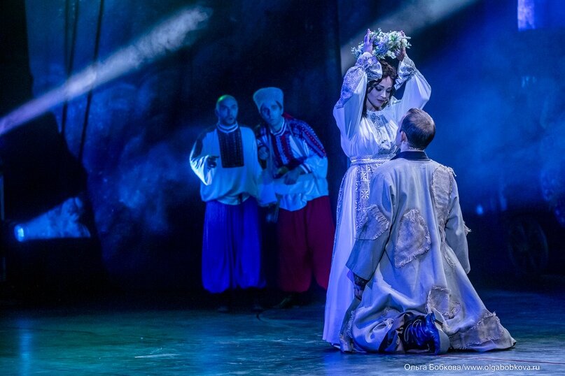 Сцена из мюзикла. Фото Ольги Бобковой