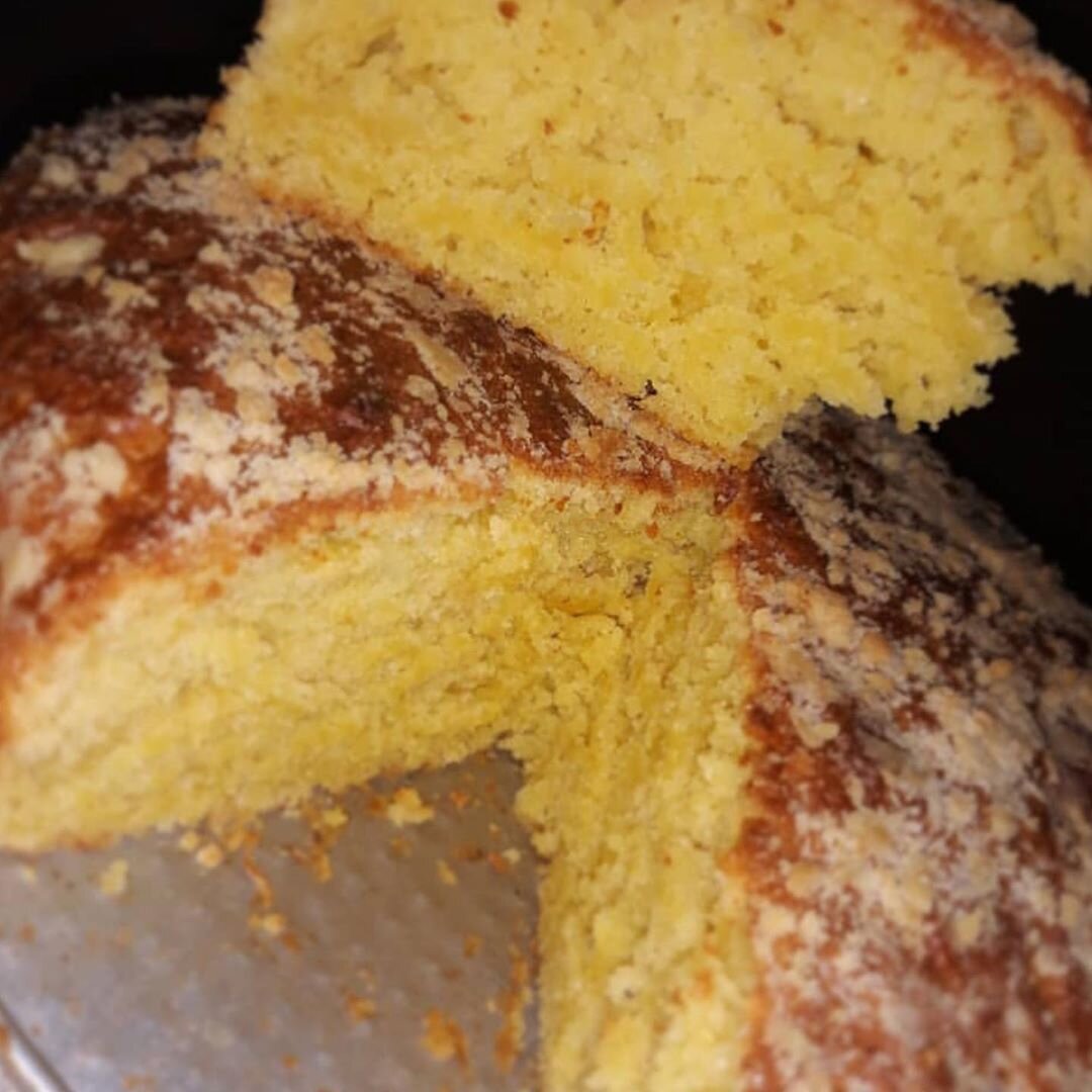 Не знаете куда деть рассол из-под томатов или огурцов? Предлагаю Вам испечь пышный кекс. 