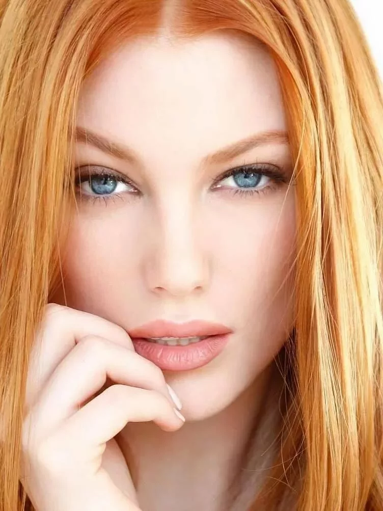 Руссо медный цвет волос. Софи тёрнер фотосессии рыжая. Рыжеволосая катрин ирландка. Темно рыжая девушка. Рыжий оттенок волос для голубых глаз.