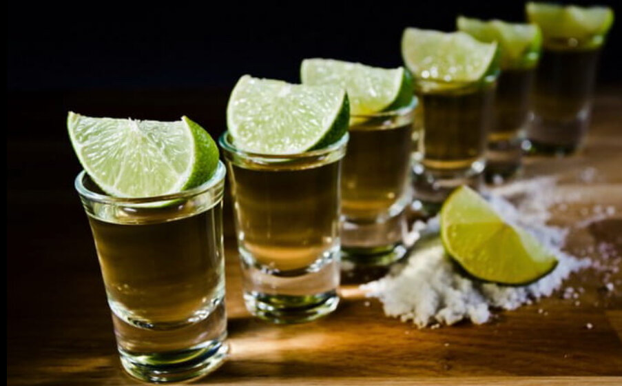  Перебродивший сок мексиканского растения агавы.