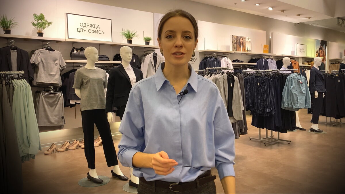 На фото: стилист Ана Гамин в магазине "M&S" (ТЦ МЕГА-Химки)