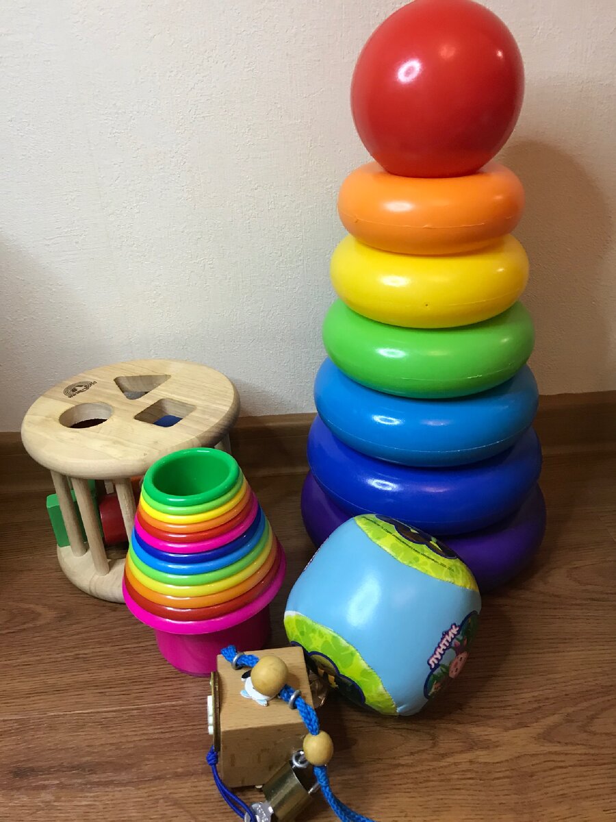 Очень хотелось деревянную пирамидку, но велики, были и есть, шансы получить ею по голове