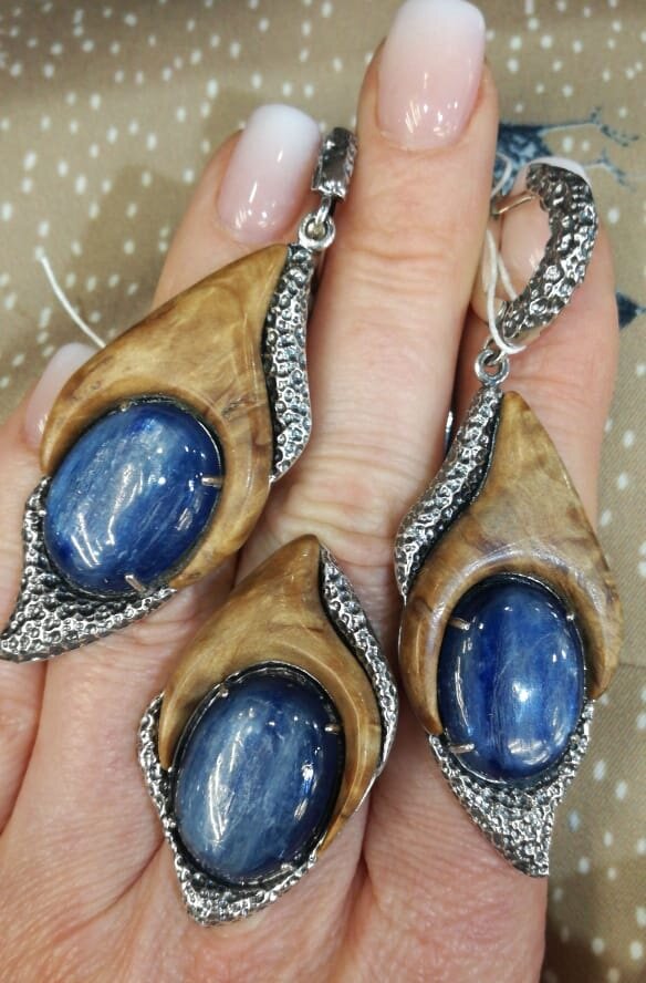 Кианит карельская берёза