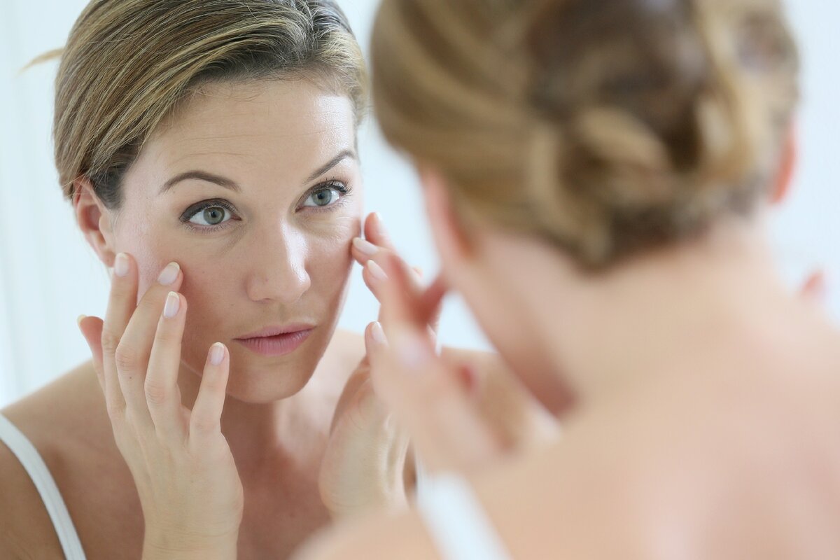 Как думаете, можно ли интенсивным массажем растянуть кожу на лице? Большинство девушек отвечают на этот вопрос утвердительно.  На самом деле наша кожа крайне эластична, её невозможно растянуть руками.