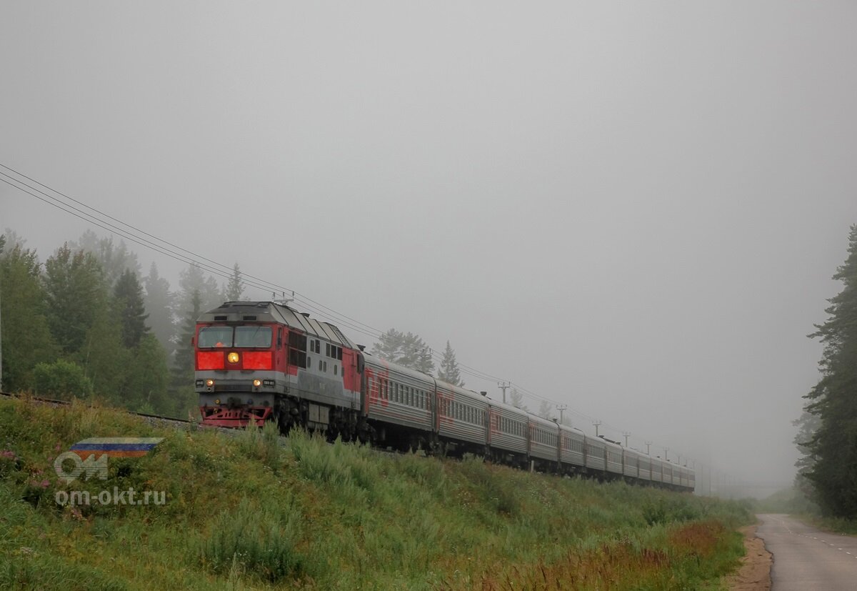 1. Тепловоз ТЭП70-0123 с пассажирским поездом на перегоне Бологое-Полоцкое - Куженкино