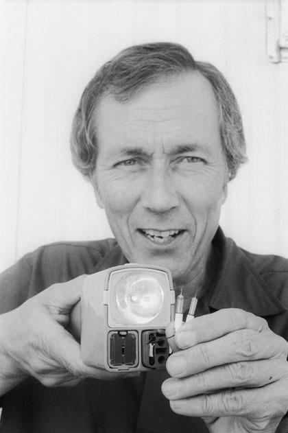 Что интересно, название TASER является сокращением от                                                       Tomas A. Swift's Electric Rifle                                                                                  (Электрическая винтовка Томаса Свифта)- любимого произведения Кавера