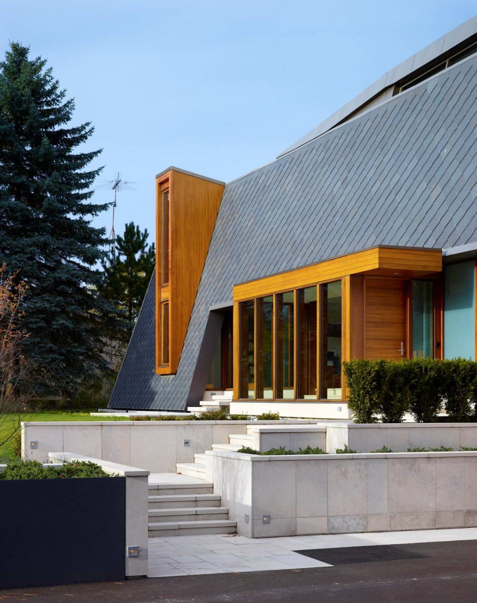 Дом с наклонными стенами