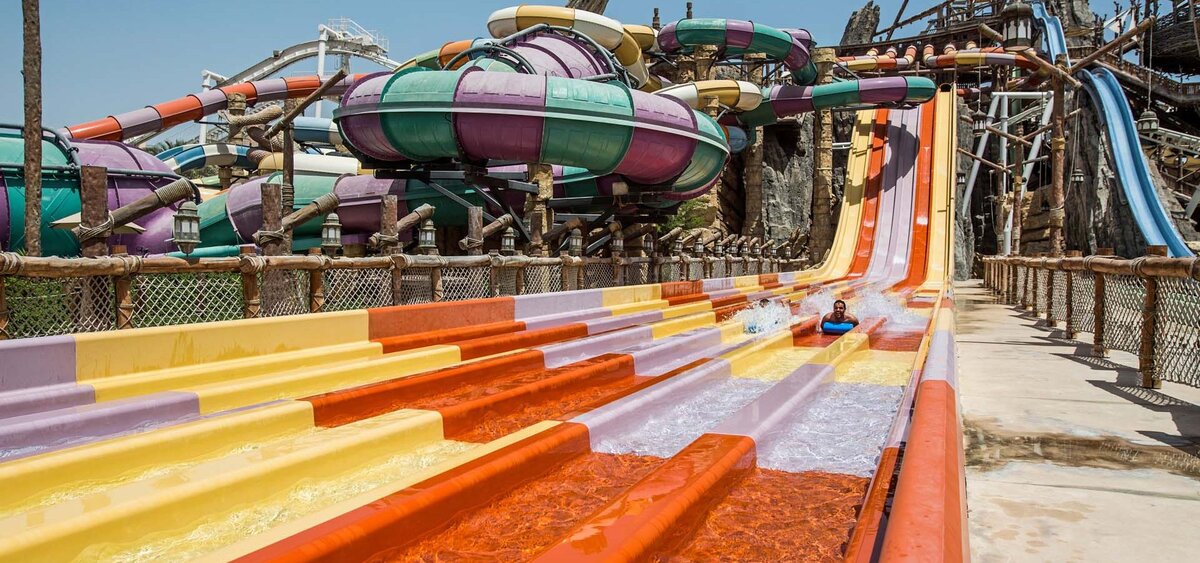 Yas waterworld абу даби. Аквапарк Абу Даби. Аквапарк яс Абу Даби. Аквапарк yas Waterworld. Аквапарк мега Адыгея.