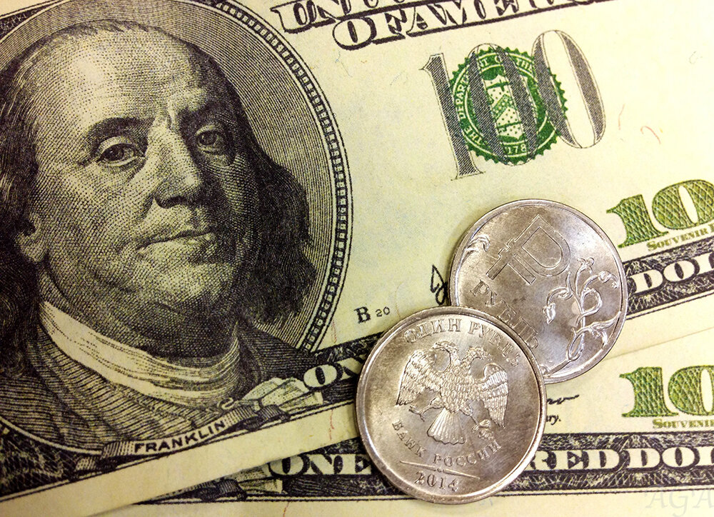 Песня money. Зеленые деньги. Деньги. Simenb money. Bekuh boom - money.