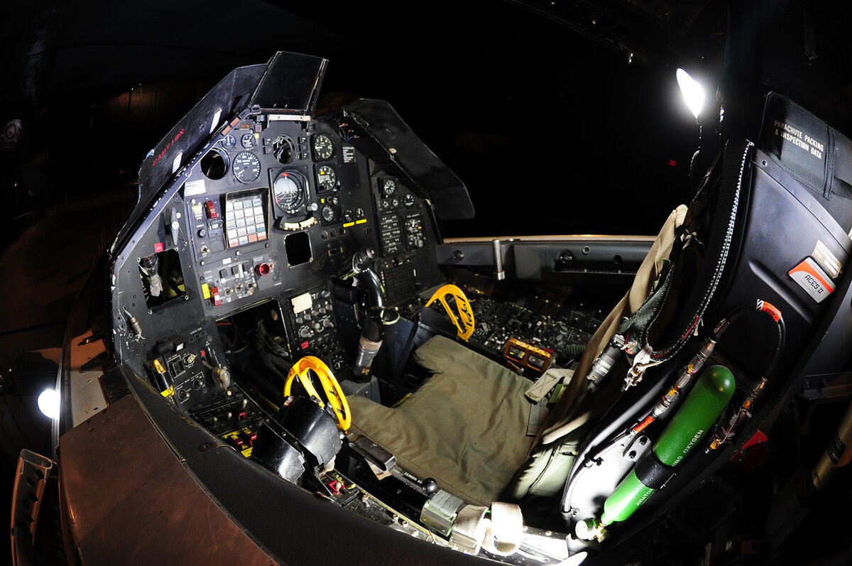 Кабина F-117